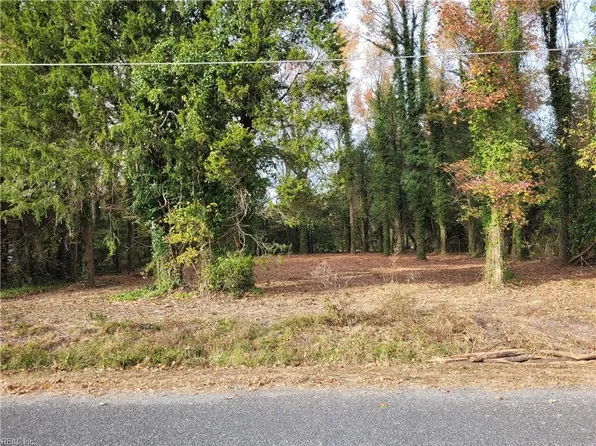 56 Mobjack Ln, Hayes, VA 23072