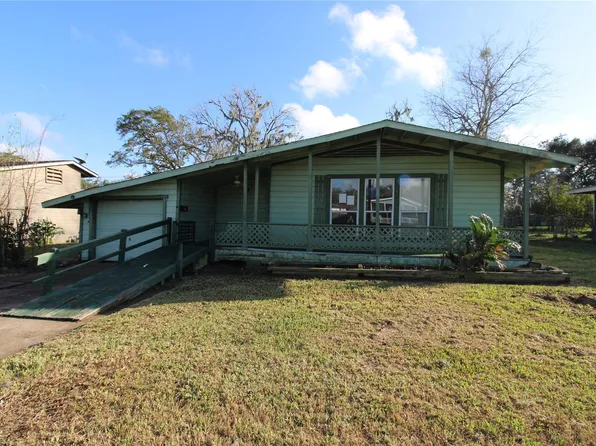 430 Winding Way St, Lake Jackson, TX 77566