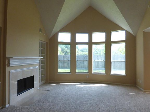 4th image of 8806 Pecan Springs Dr