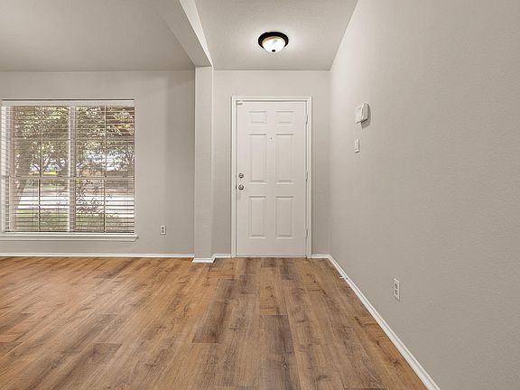 3rd image of 2560 Vernell Way