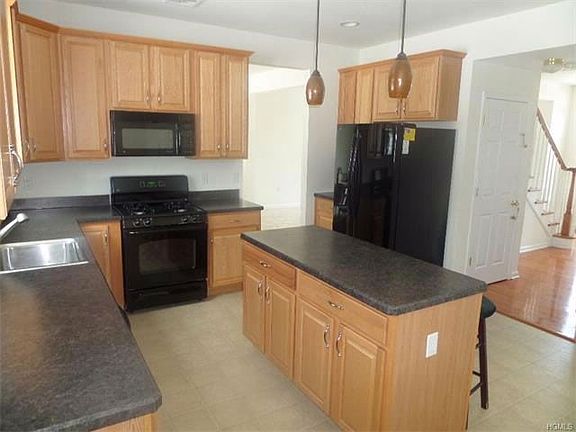 3rd image of 19 Galloway Ln