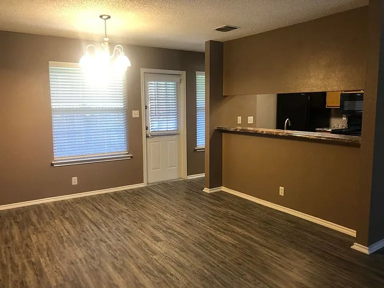 Country View Apartments — Photo 14
