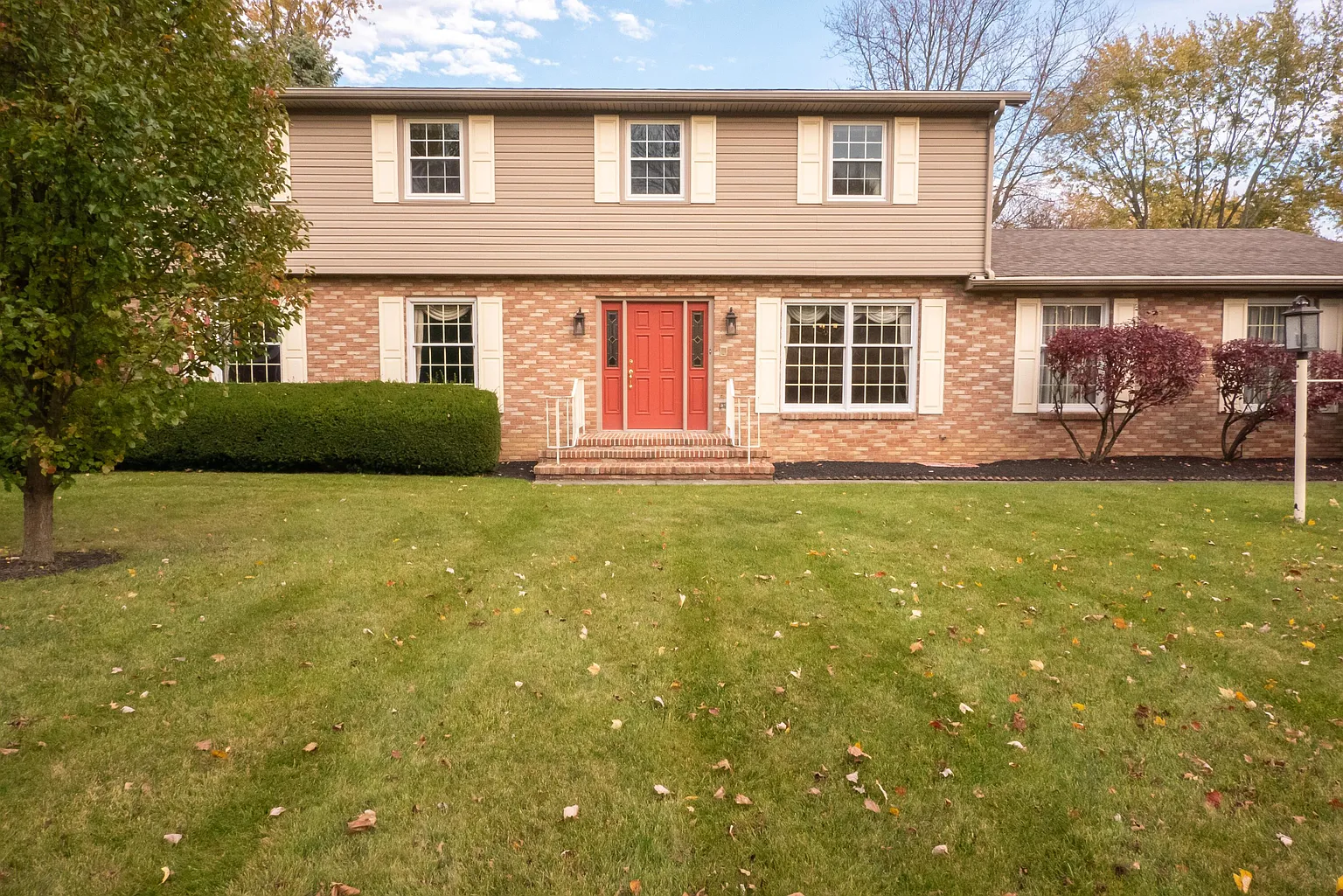 1020 Hathaway Ln photo 1