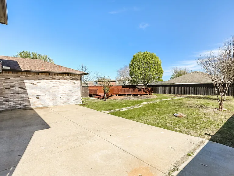 1110 Hampton Dr — Photo 19