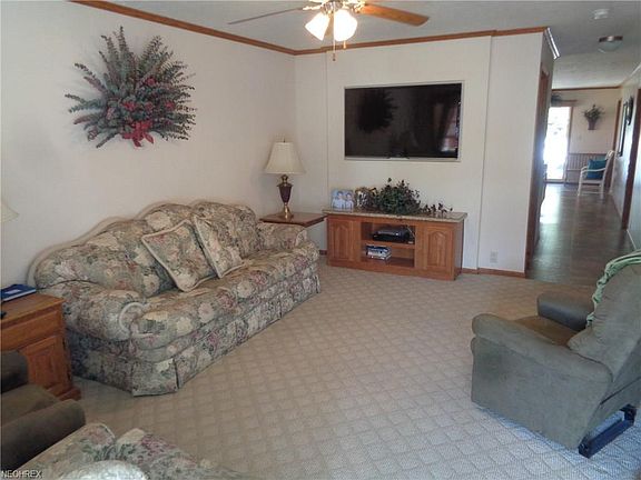 5th image of 350 Saturn Dr