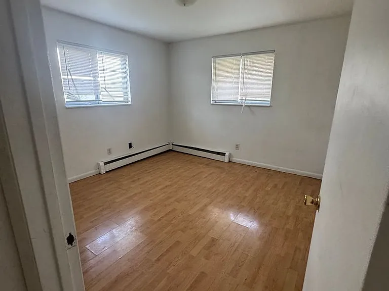 1707 S Huntington Dr — Photo 5