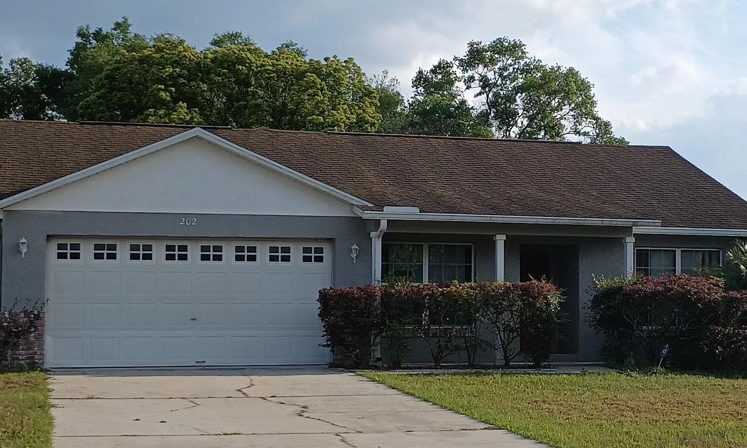 3 bed, 1290 sqft, $1,900 — Photo 1