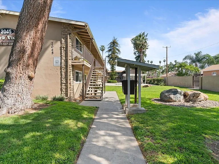 Park View Apartments- Riverside, CA — Photo 21