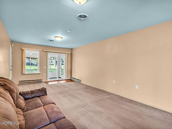 4th image of 20 Amesbury Road #B