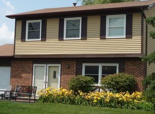 1580 Westbury Dr, Hoffman Estates, IL 60192