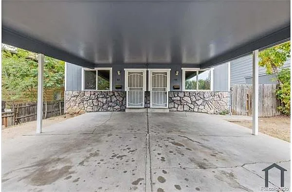Building Photo - 60 Quitman St