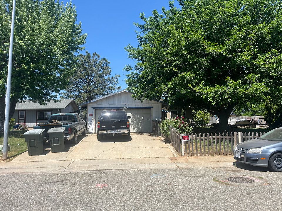 1st image of 903 3rd St