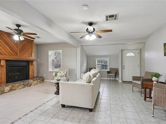 5th image of 3252 Loyola Dr