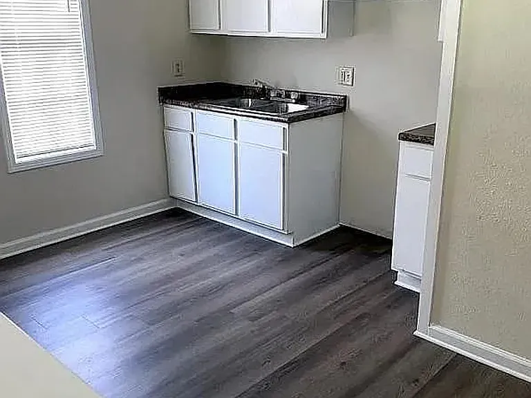 324 Gannt St — Photo 5