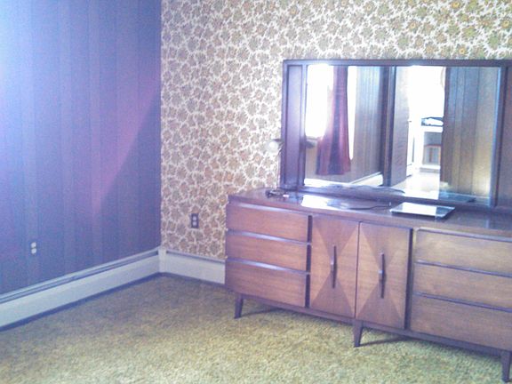 Master bedroom. The furniture does not come with the bedroom