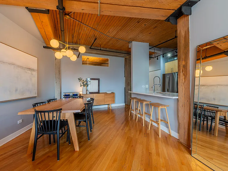 411 W Ontario St — Photo 20