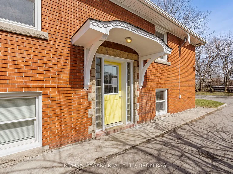 136 Haig St #1 — Photo 2