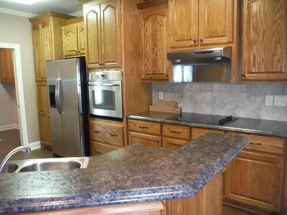 5th image of 210 Oak Brook Dr