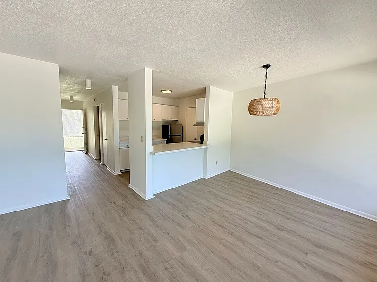 Crescent Apartments — Photo 34
