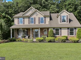 216 Walnuttown Rd, Fleetwood, PA 19522