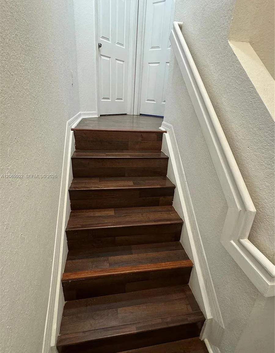 10870 NW 88th Ter — Photo 3