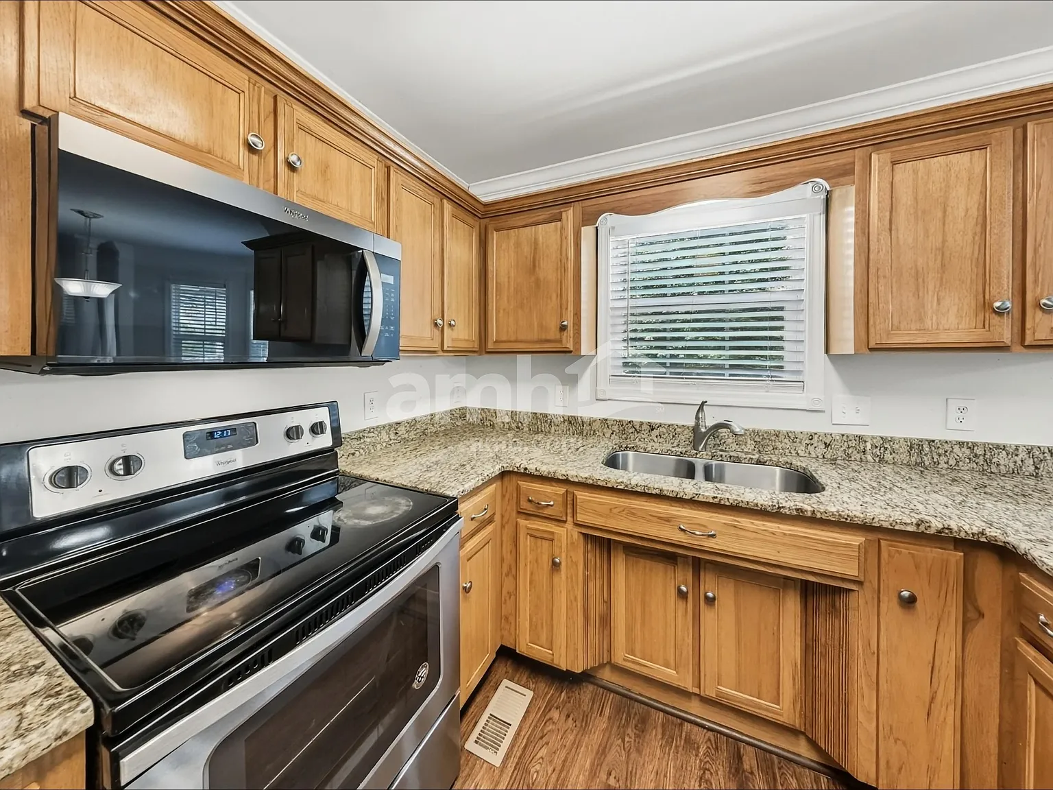 4 bed, 2.5 bath, 2686 sqft, $2,915 — Photo 3