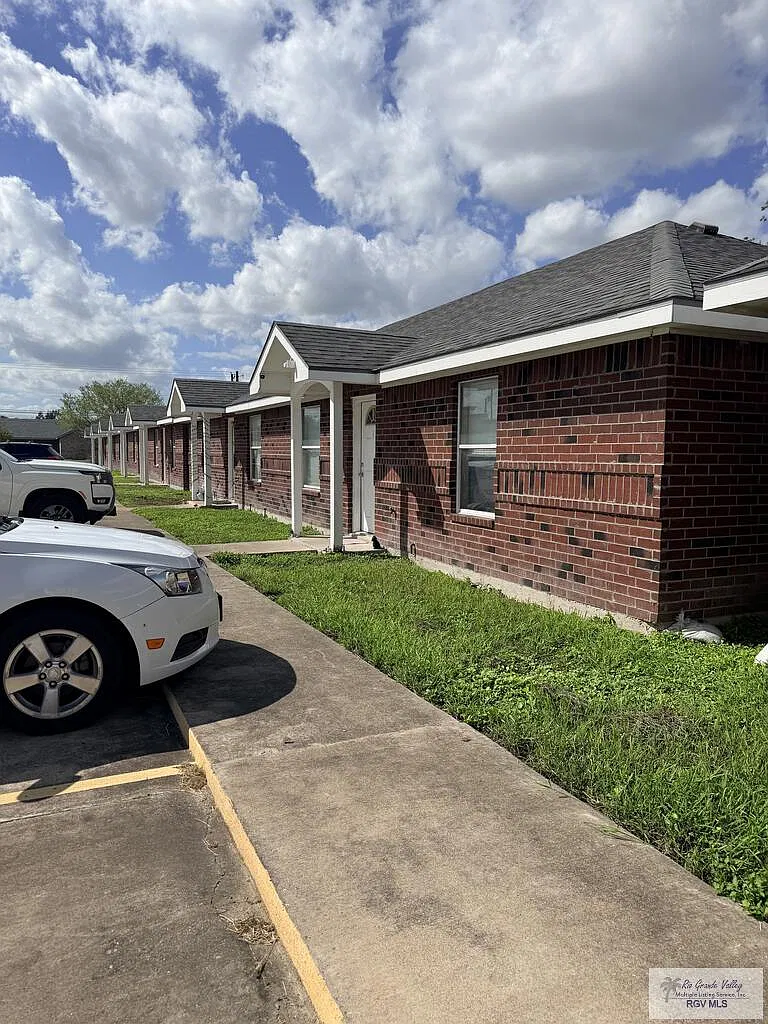 2 bed, 2.0 bath, 849 sqft, $850 — Photo 2