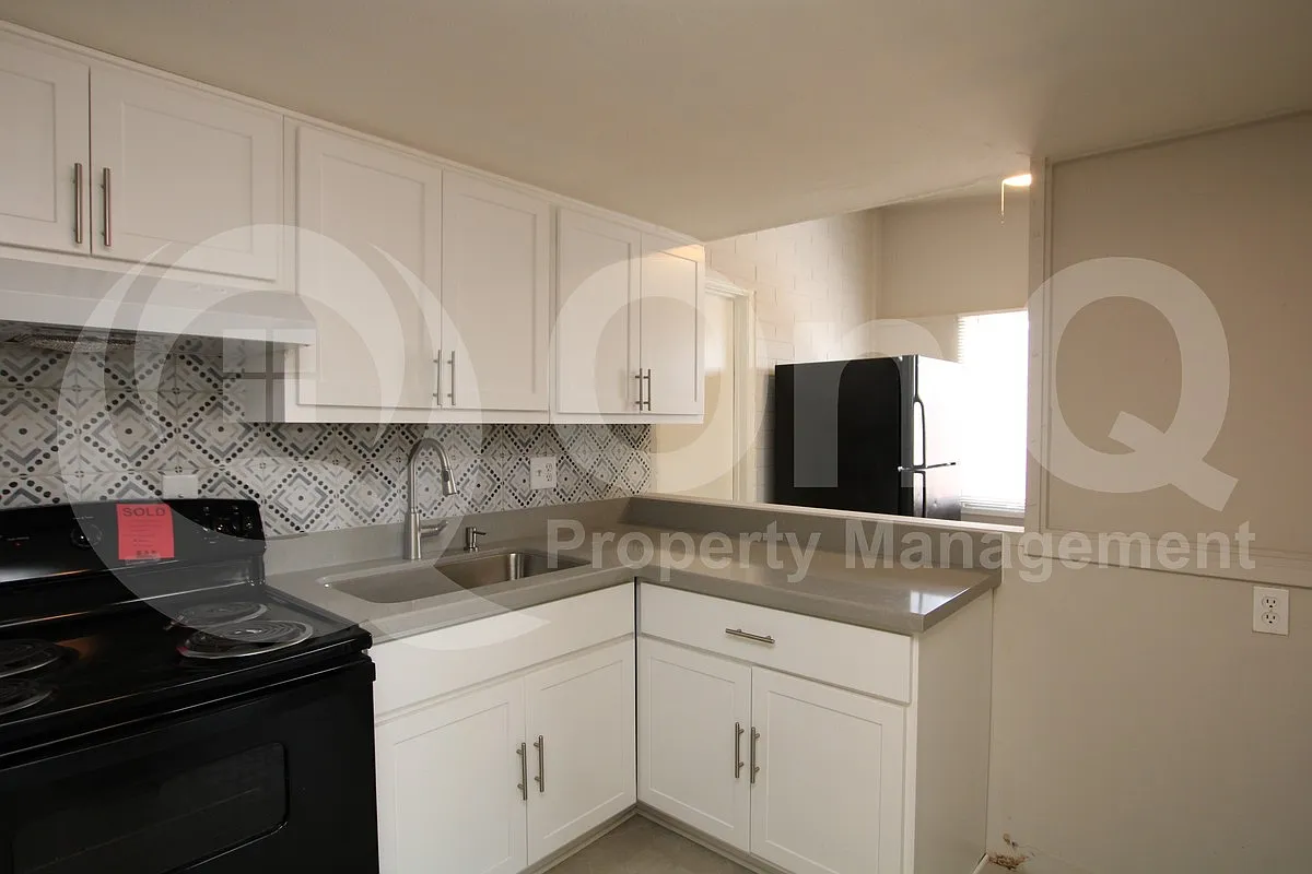 1 bed, 1.0 bath, 550 sqft, $999 — Photo 2