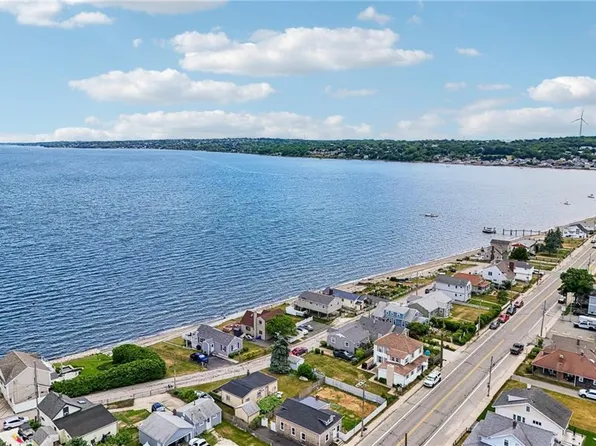 479 Park Ave, Portsmouth, RI 02871