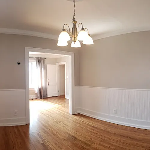 2823 Queen St Photo 1