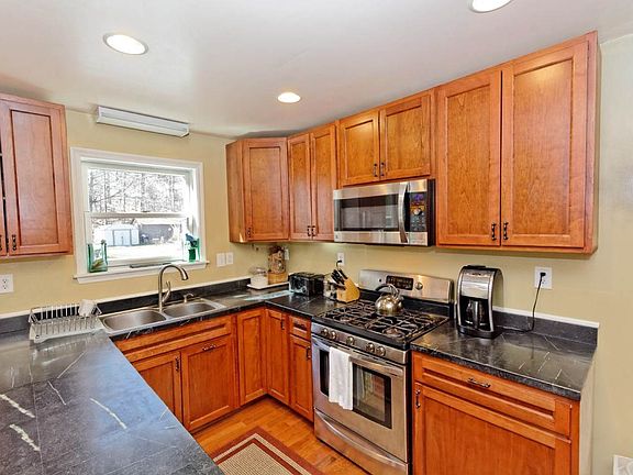 2nd image of 15 Janes Ave