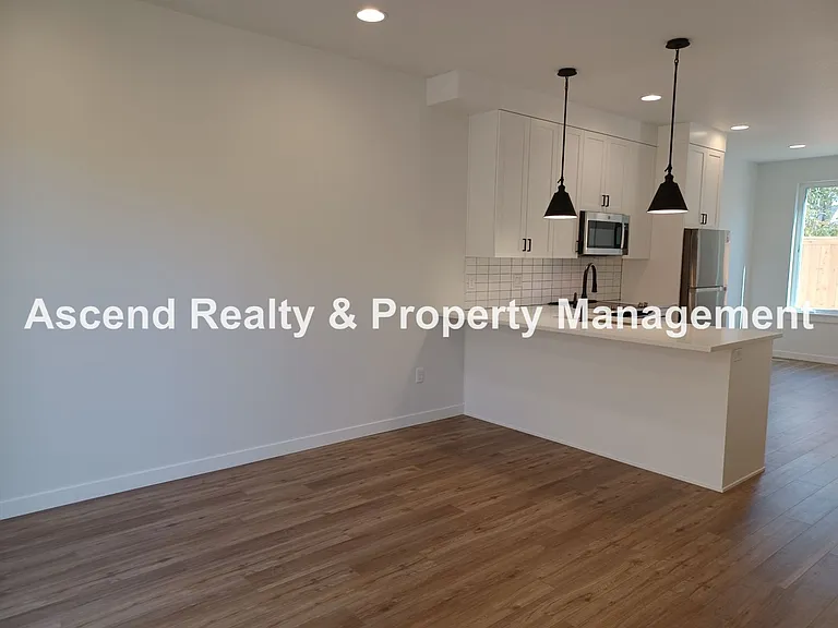 5311 NE 14th Pl — Photo 9