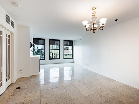 5th image of 500 W Harbor Dr Unit 711
