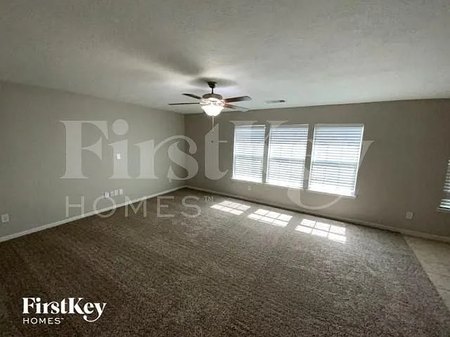 3 bed, 2.0 bath, 1925 sqft, $2,075 — Photo 2