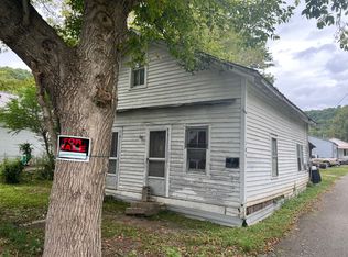 105 Smith Aly, Burkesville, KY 42717