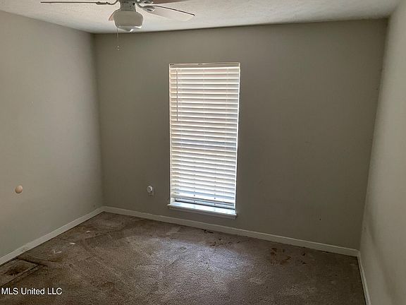 5th image of 143 Twin Oaks Dr