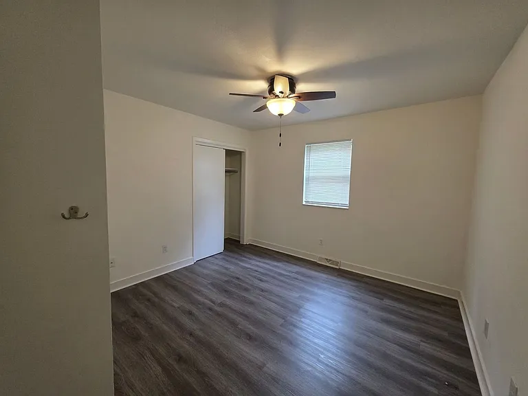 1114 E South Ave — Photo 5