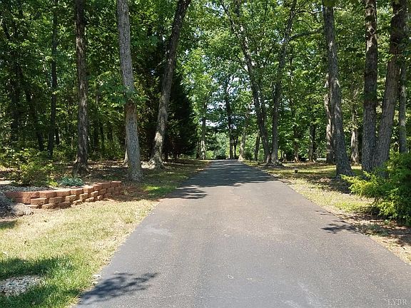 3rd image of 831 Acorn Dr