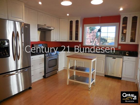 5th image of 916 Middlefield Dr