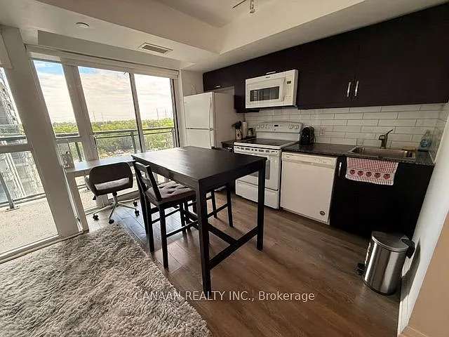 30 Meadowglen Pl #602 — Photo 2