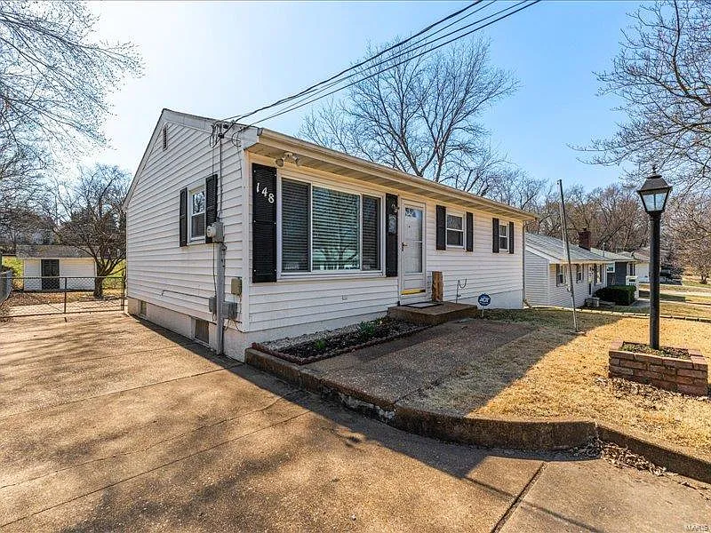148 Buddie Ave photo 1