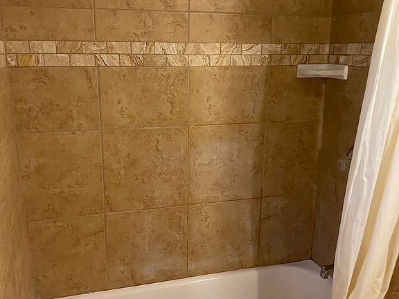 5th image of 1557 Pineview Ln NW #2