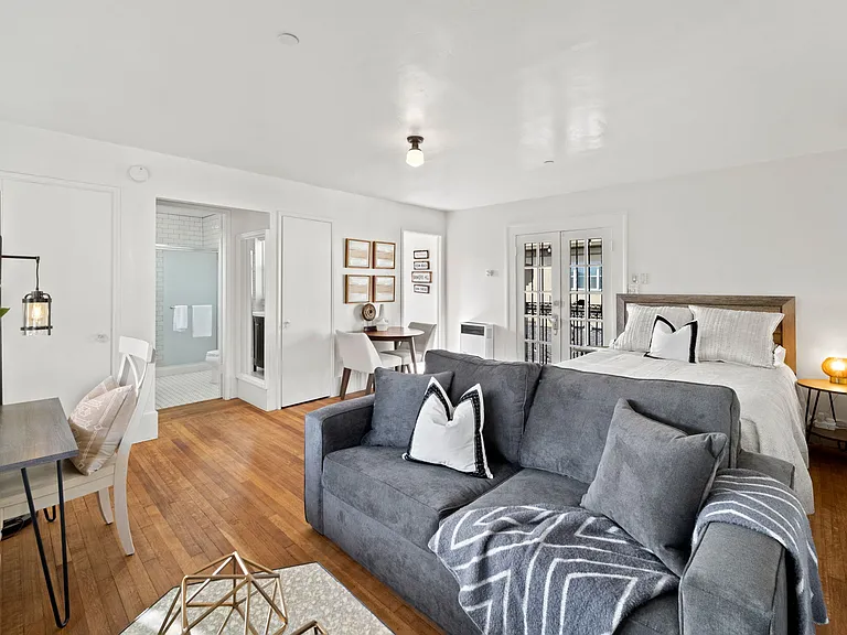 120 Maple St — Photo 1