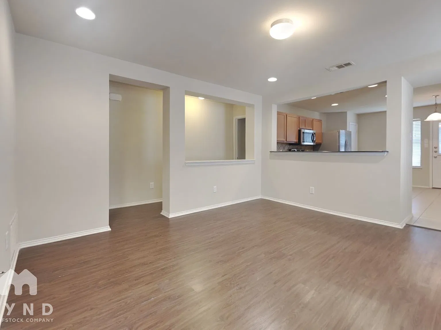 3 bed, 2.0 bath, 1296 sqft, $1,899 — Photo 4