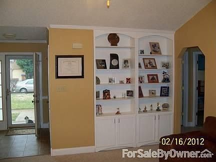 5th image of 612 Woodcott Dr