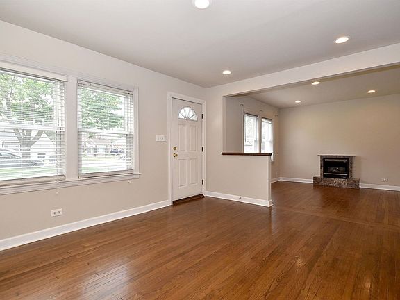 2nd image of 4423 Grace St