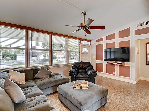 5th image of 648 W Ocean Ave