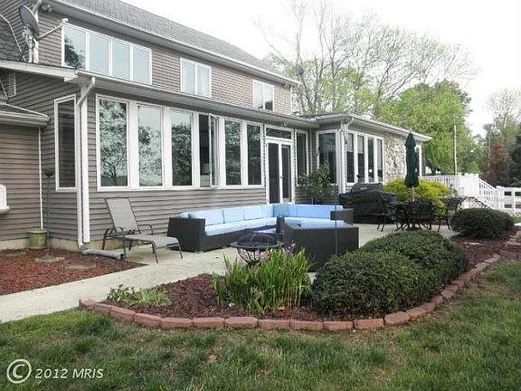 3rd image of 7795 Lyndele Dr