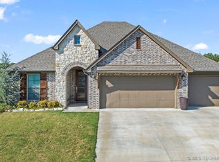 3302 Heritage Hills Pkwy, Claremore, OK 74019