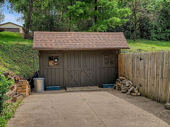 5th image of 4185 Briarwood Dr